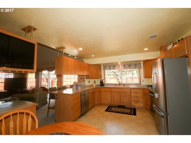 2165 Ridgeway Dr, Eugene, OR 97401 - photo 7