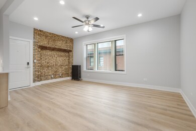 7427 N Clark St unit 3, Chicago, IL 60626 - photo 6