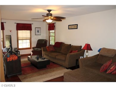Den/Family/Great Room - Beautiful newer wood floor