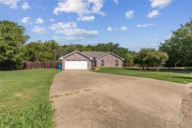 618 Pine Bluff St, Cleburne, TX 76031 - photo 2