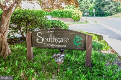 2037 Royal Fern Ct unit 12C, Reston, VA 20191 - photo 2