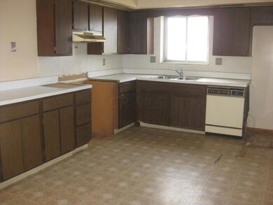 1160 Ironwood Dr, Columbus, OH 43229 - photo 5