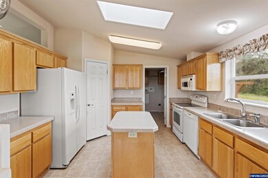 725 N Kings Valley Hwy, Dallas, OR 97338 - photo 4