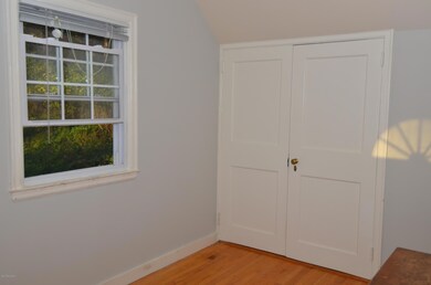 723 Riverbank Rd unit Garage Apt, Stamford, CT 06903 - photo 7