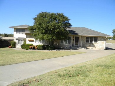 1111 Crescent Dr, Duncan, OK 73533 - photo 2