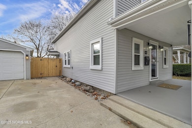 620 W Wayne St, Maumee, OH 43537 - photo 4