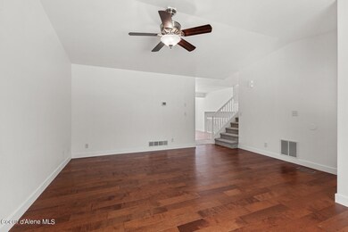 9310NMapleSt-3