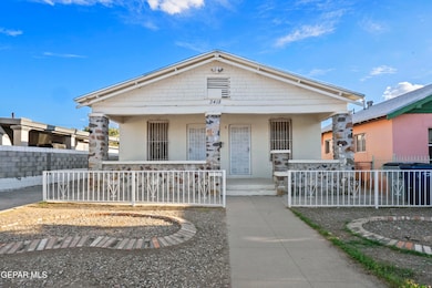 3 Bed - 2 Bath, El Paso, TX 79903 - photo 2