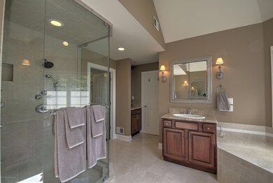 038_MASTER BATHROOM