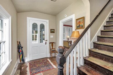 Foyer entry