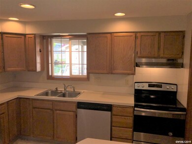 388 NE Fern Ave, Dallas, OR 97338 - photo 6