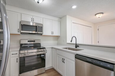 19 Clinton Ct, MerriMacK, NH 03054 - photo 7