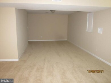 10525 Winged Elm Cir, Manassas, VA 20110 - photo 2