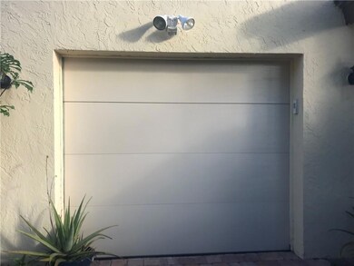 One car garage Attached
