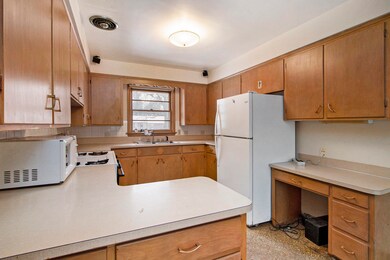 006_906wilshire_14_748