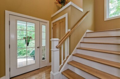 026-Foyer-1266763-mls