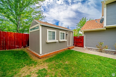 10329 S Edgecliff Dr, Sandy, UT 84092 - photo 6