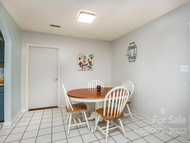 207 Scottlynn Dr, Asheville, NC 28806 - photo 6