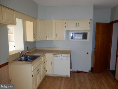 1003 Pine St, Darby, PA 19023 - photo 6