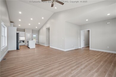 104 Lenore Cir, Fraziers Bottom, WV 25082 - photo 4