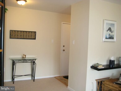 1668 Parkcrest Cir unit 201, Reston, VA 20190 - photo 2