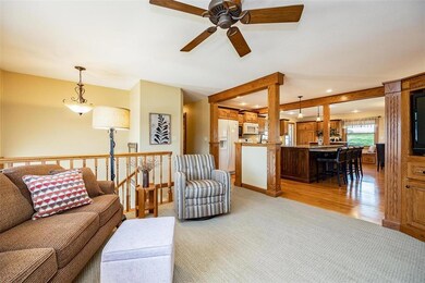 3102 2nd Ave SW, Cedar Rapids, IA 52404 - photo 2