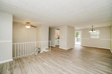 817 Eliots Oak Rd, Columbus, OH 43228 - photo 3