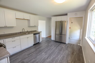 390 S Porter St, Manchester, NH 03103 - photo 4