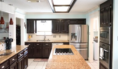 1810 Eagles Cove, Friendswood, TX 77546 - photo 4