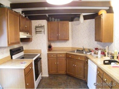 204 Scottlynn Dr, Asheville, NC 28806 - photo 6