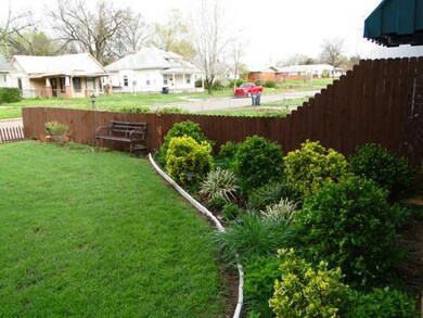 921 N Louisa Ave, Shawnee, OK 74801 - photo 3