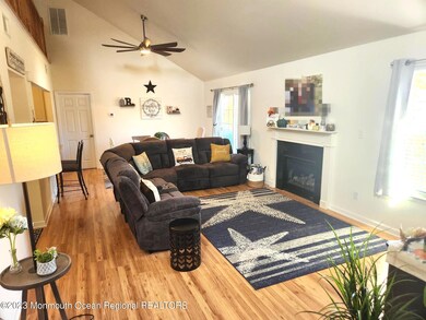 40 Des Moines Ct, Tinton Falls, NJ 07712 - photo 4