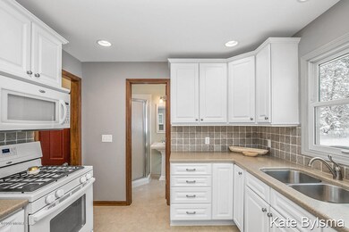 1532 Cloverly Ct NW, Grand Rapids, MI 49544 - photo 5