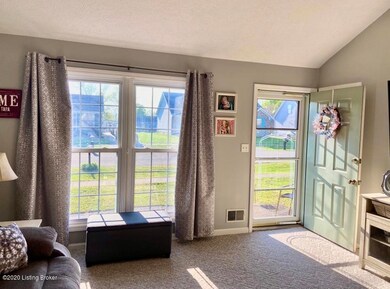 9109 Fairridge Dr, Louisville, KY 40229 - photo 4