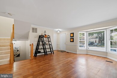 10632 Alison Dr, Burke, VA 22015 - photo 5