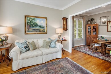 Hardwood floors. Crown molding.