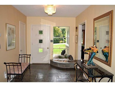 Entry/Foyer.