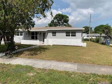 17831 Myrtle Lake Dr, Miami Gardens, FL 33056 - photo 2