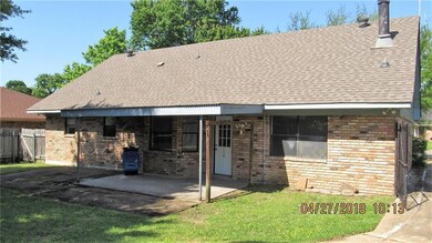 Nice covered patio for relaxing or entertaining.