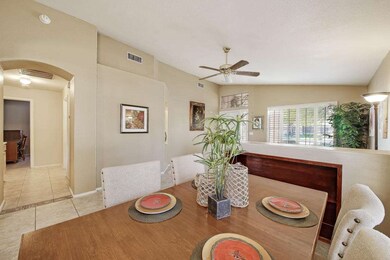 108-FrontRoom_3