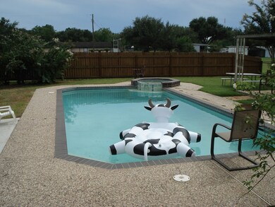 200 N Cedarvale Rd, Bay City, TX 77414 - photo 2