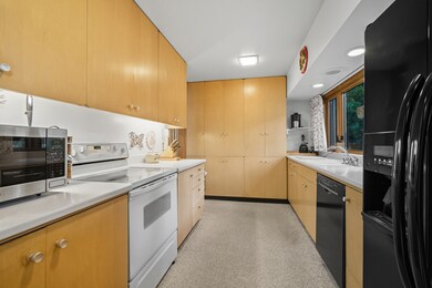 327 Oak Tree Ln, Waukegan, IL 60085 - photo 4