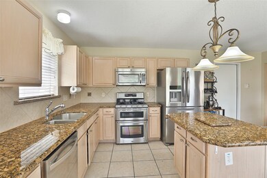 7911 Woodland Oaks Ct, Houston, TX 77040 - photo 6