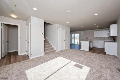 2424 Whispering Ridge Dr, Des Moines, IA 50320 - photo 4