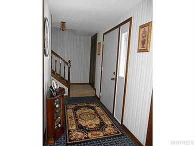 985 Thomas Fox Dr E, North Tonawanda, NY 14120 - photo 2