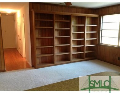 Den/Family/Great Room. Wow - Great built-in bookca