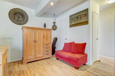 7945 Carlyle Ave unit 10, Miami Beach, FL 33141 - photo 5