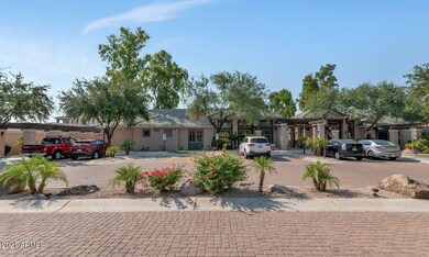 5345 E Van Buren St-large-002-003-5345 E