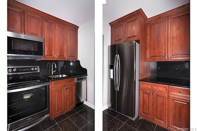 303 Robinson Ave unit 303-3, Patchogue, NY 11772 - photo 3