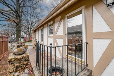 10154 Edelweiss Cir, Shawnee, KS 66203 - photo 4